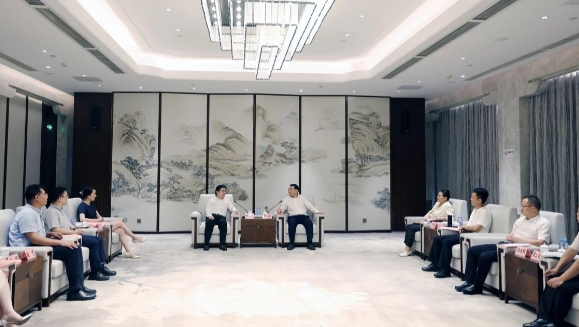 江西省萍乡市委副书记、市长熊运浪与林杨林一行举行工作会谈